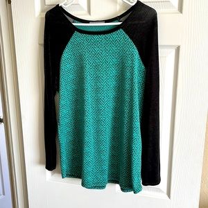 Loveappella Baseball-style long sleeve shirt - like new!